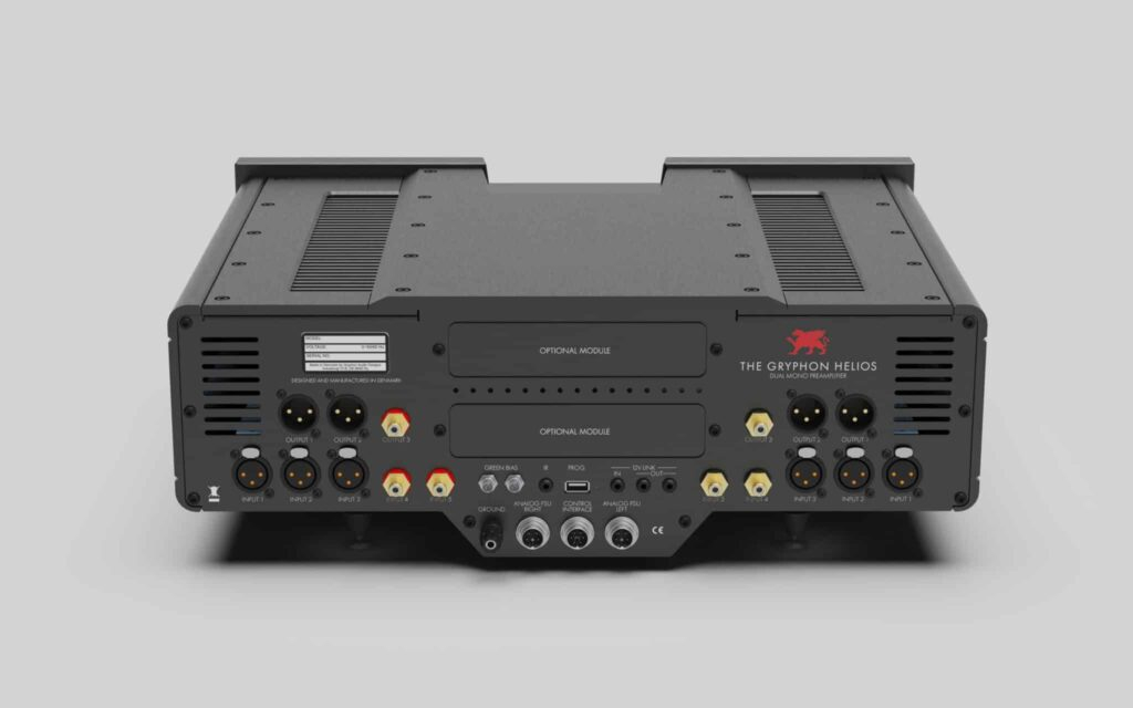 Face arrière du Gryphon Helios — entrées XLR et RCA plaquées or