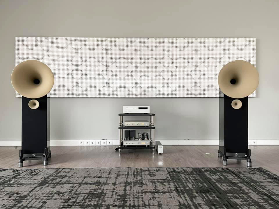 Salon d'écoute haut de gamme traité acoustiquement — projet Artnovion Ultimate Audio Elite