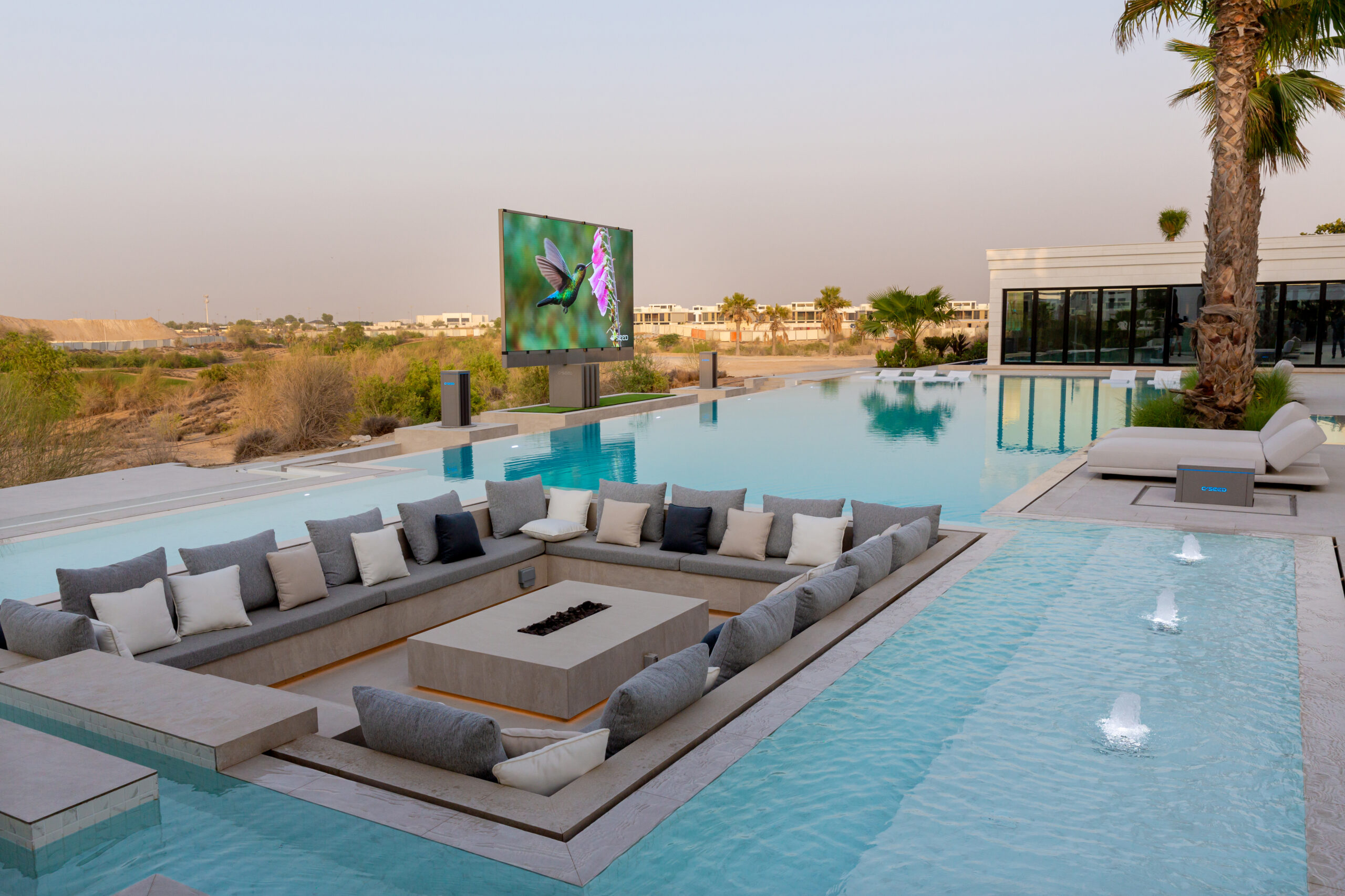 C SEED HLR — téléviseur d'extérieur MicroLED, Dubai