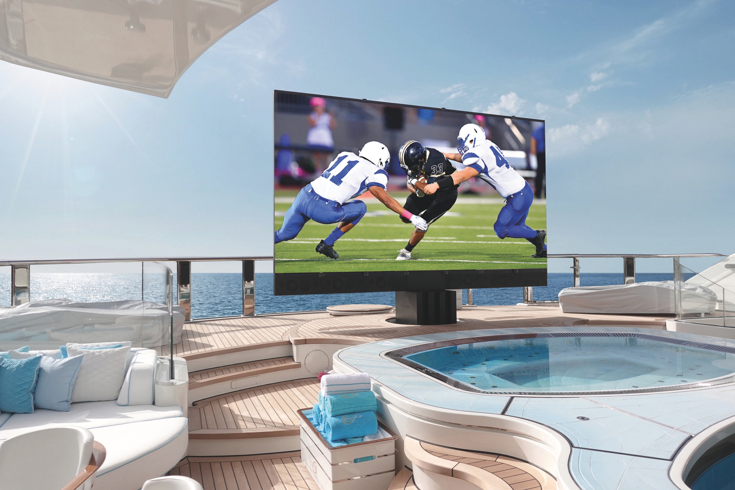 C SEED Supermarine — téléviseur escamotable et étanche pour super-yachts