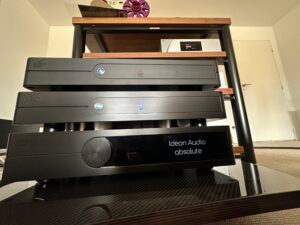Essai à domicile d'une électronique haut de gamme Ideon Audio chez un client — Design Audio