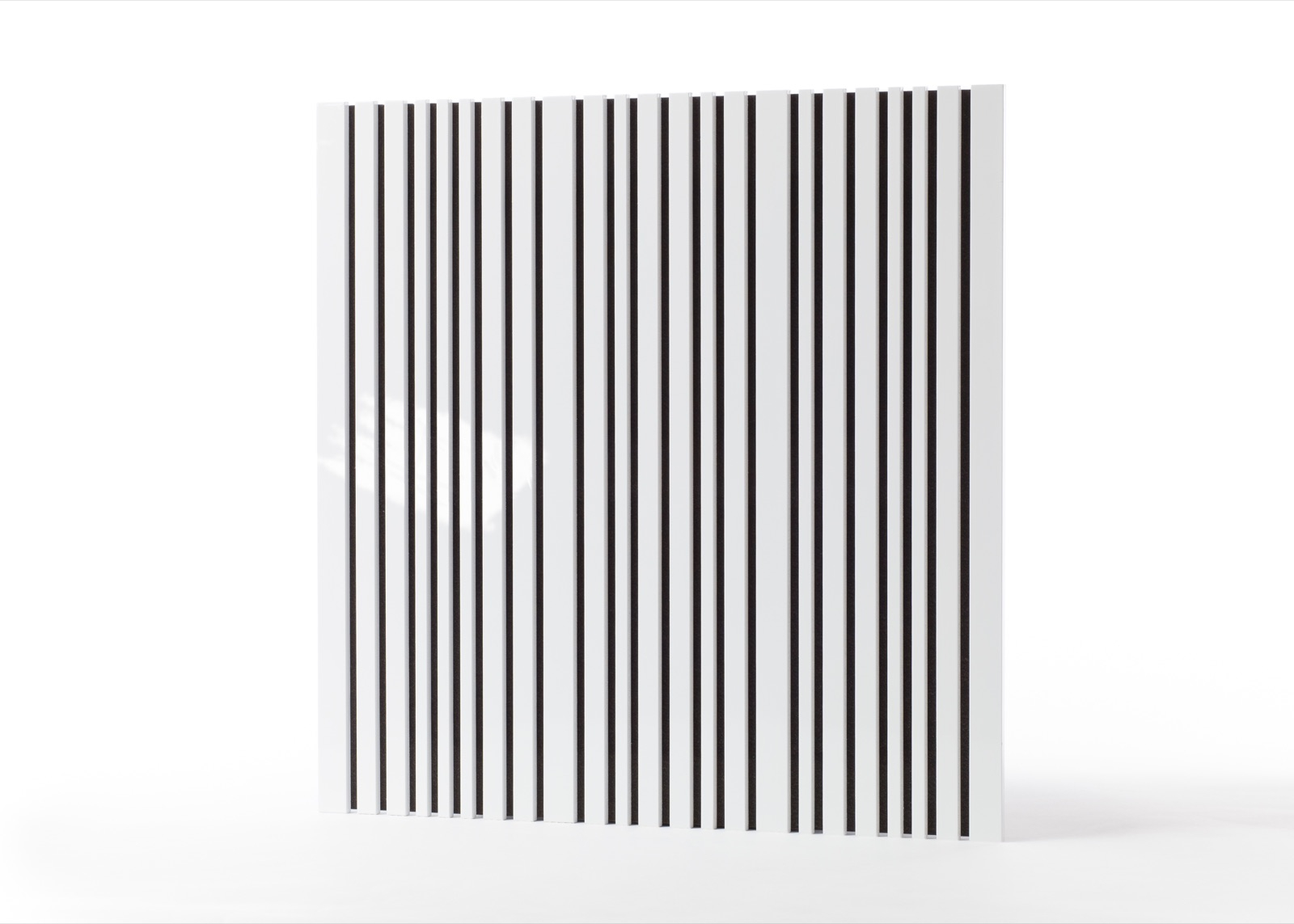 Absorbeur acoustique Artnovion Siena à lattes de bois en situation