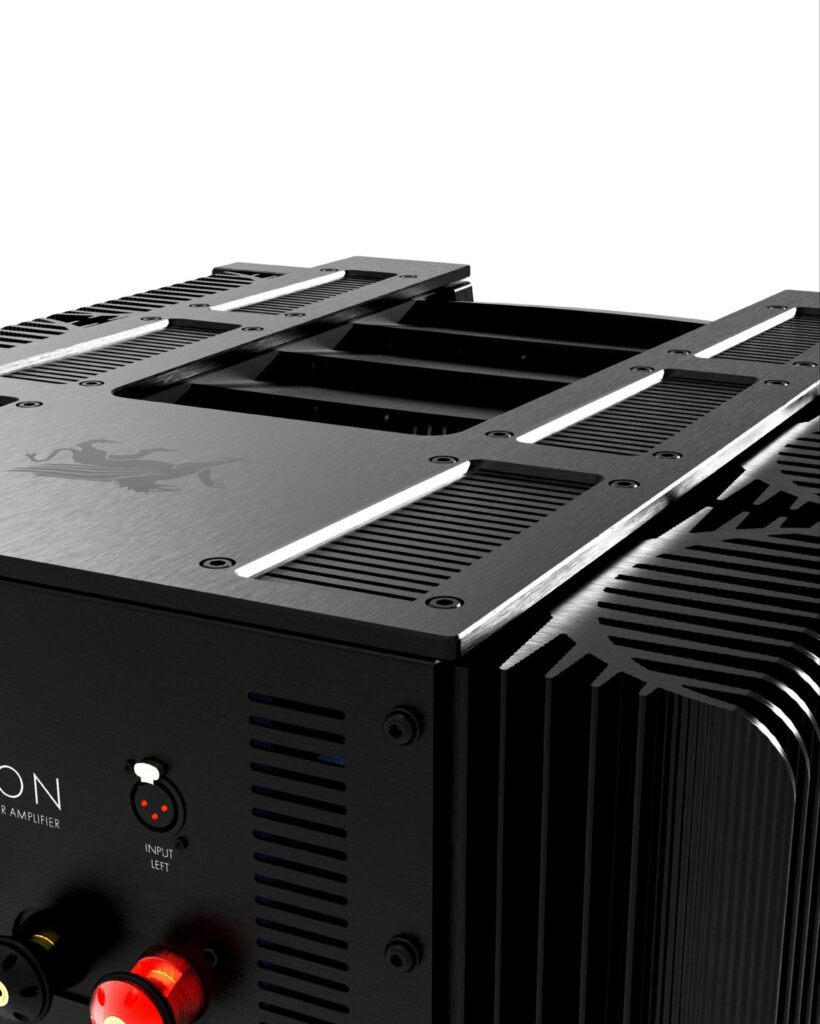 Détail des bornes haut-parleurs et de la connectique du Gryphon Hyperion
