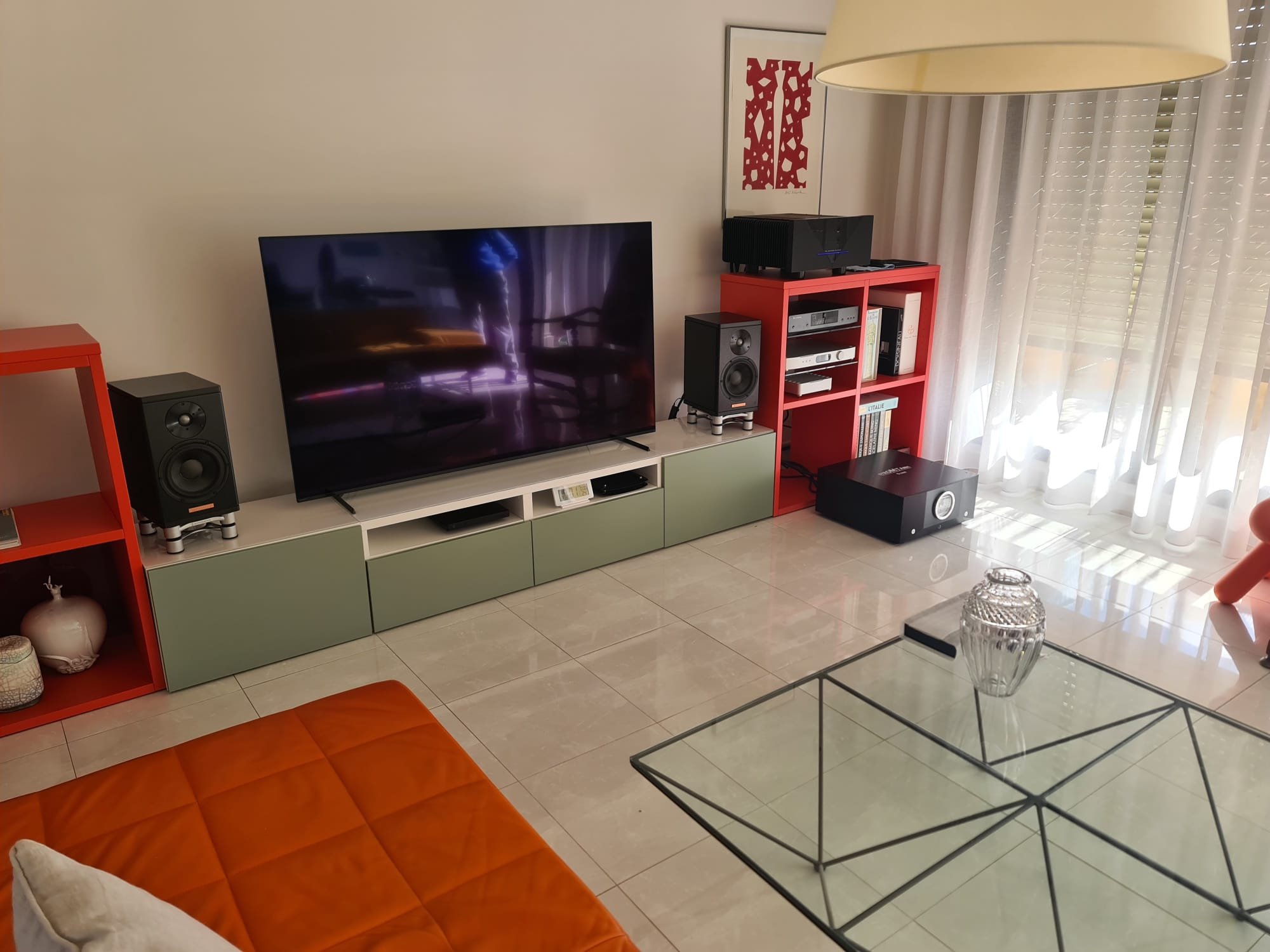 Système Magico A1 intégré dans un séjour de 45 m²
