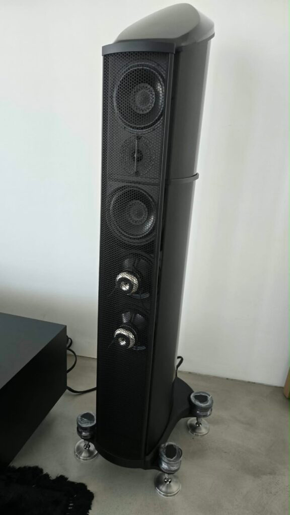 Wilson Benesch Resolution 3Zero sur ses pointes et coupelles